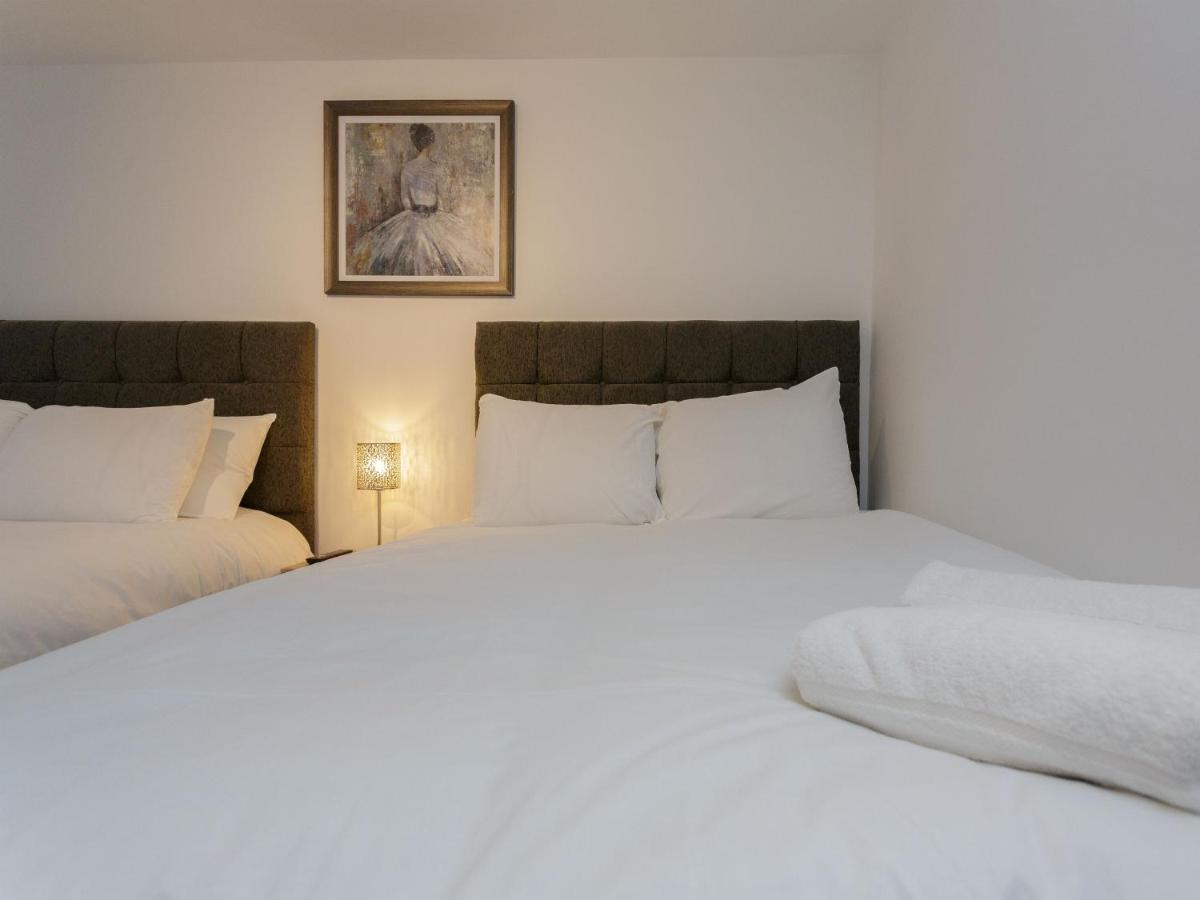 Live In Leeds Greenhill Bungalows ภายนอก รูปภาพ