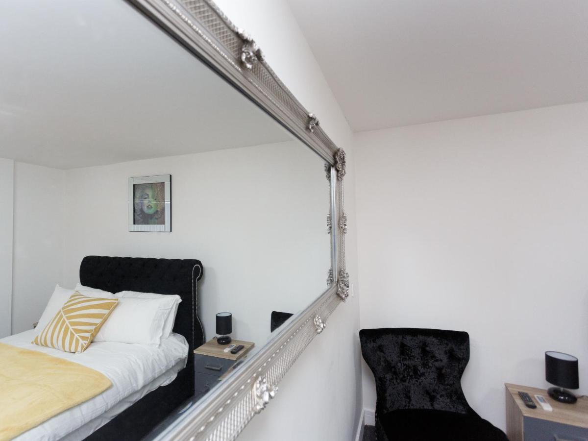 Live In Leeds Greenhill Bungalows ภายนอก รูปภาพ