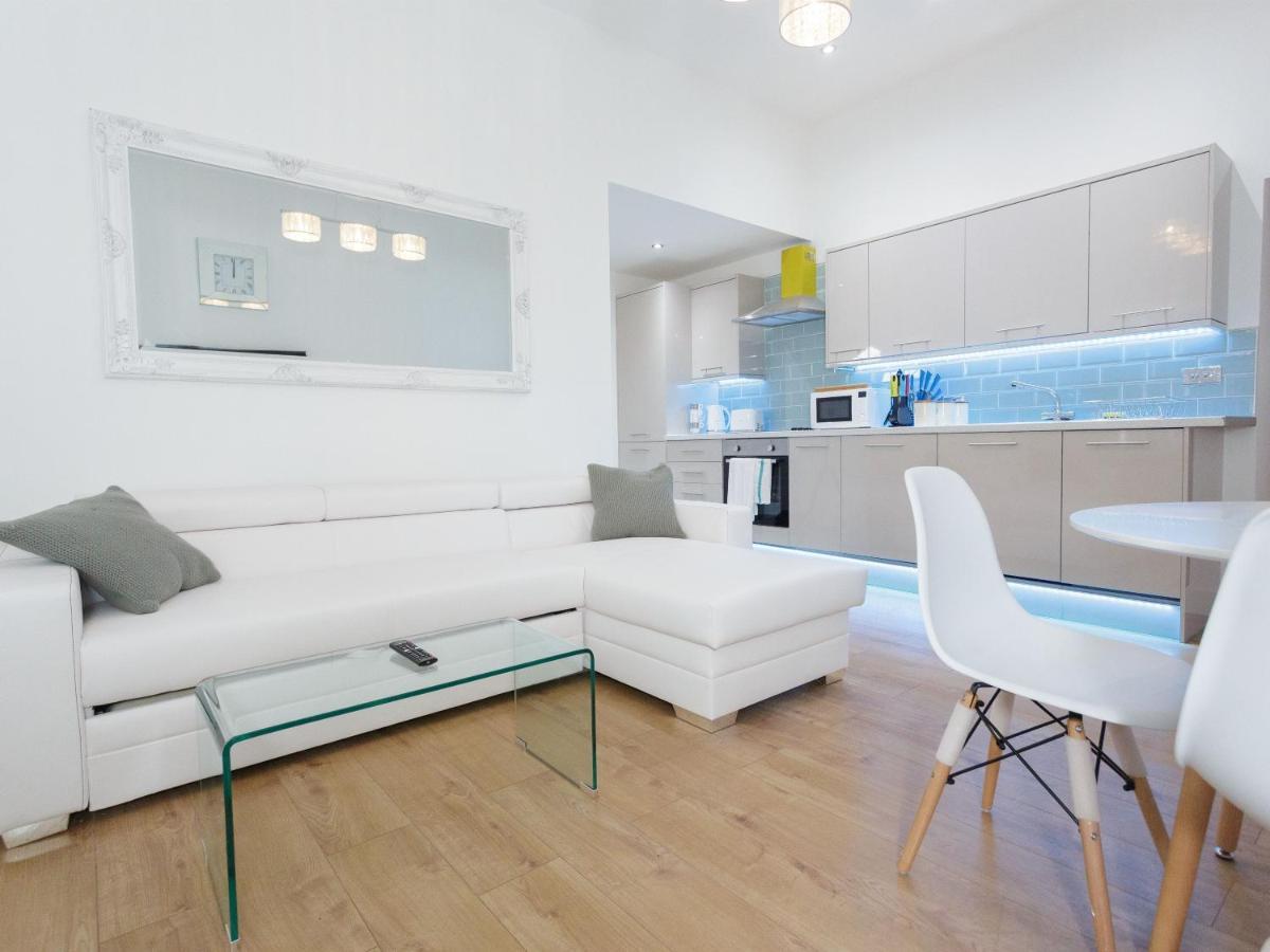Live In Leeds Greenhill Bungalows ภายนอก รูปภาพ