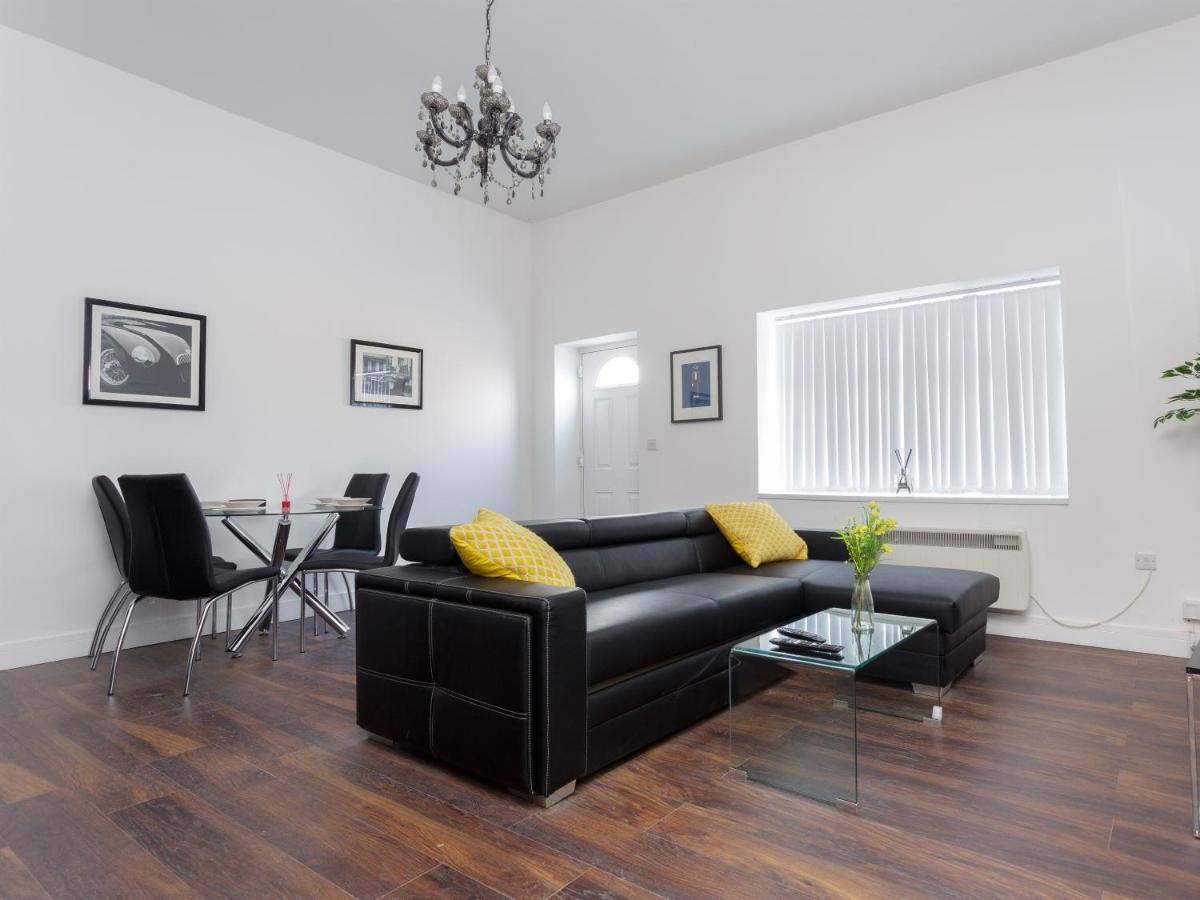 Live In Leeds Greenhill Bungalows ภายนอก รูปภาพ