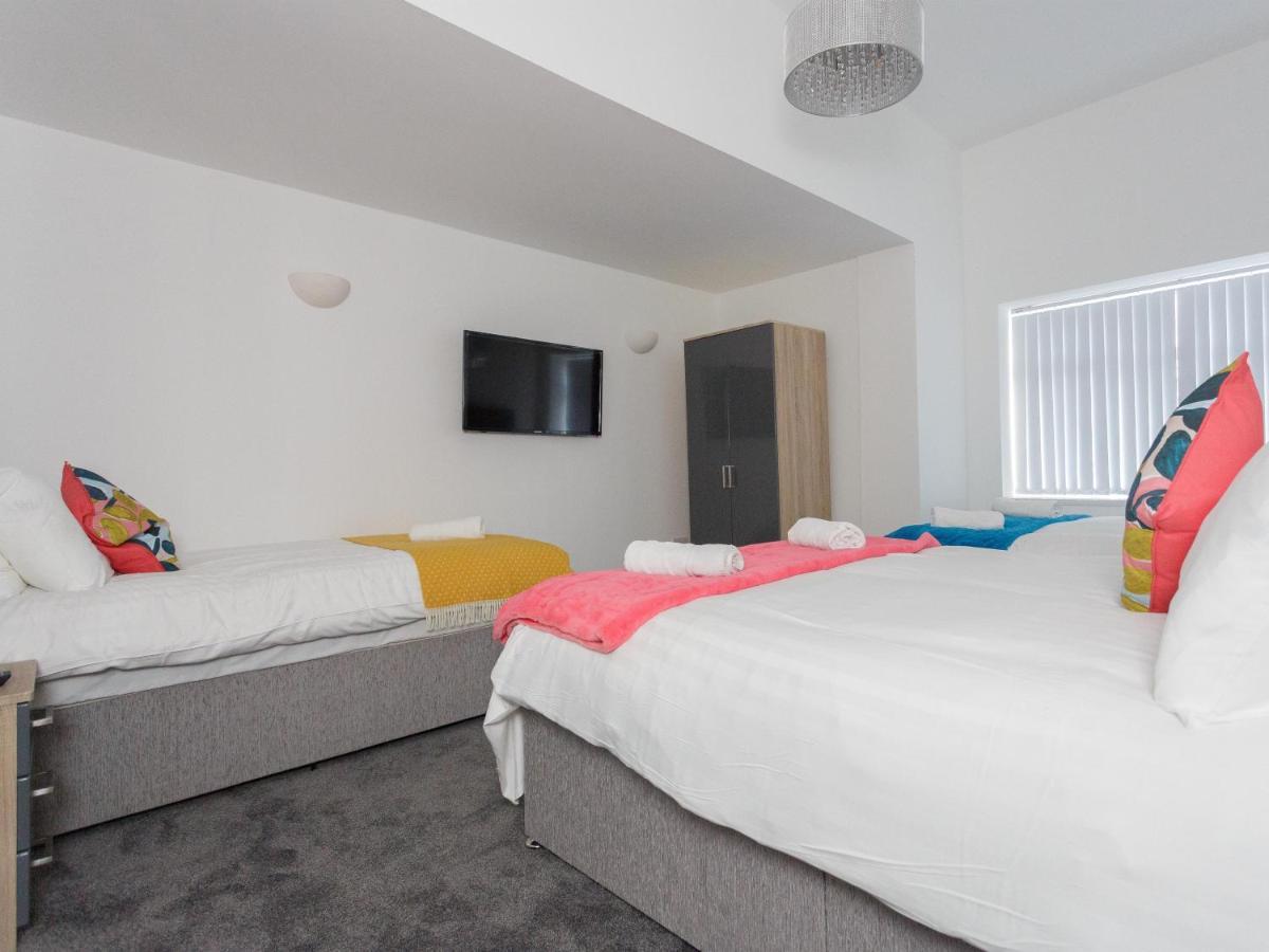 Live In Leeds Greenhill Bungalows ภายนอก รูปภาพ