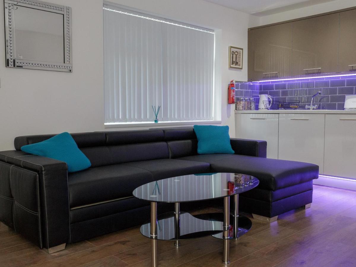 Live In Leeds Greenhill Bungalows ภายนอก รูปภาพ