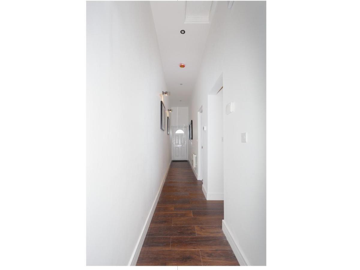 Live In Leeds Greenhill Bungalows ภายนอก รูปภาพ