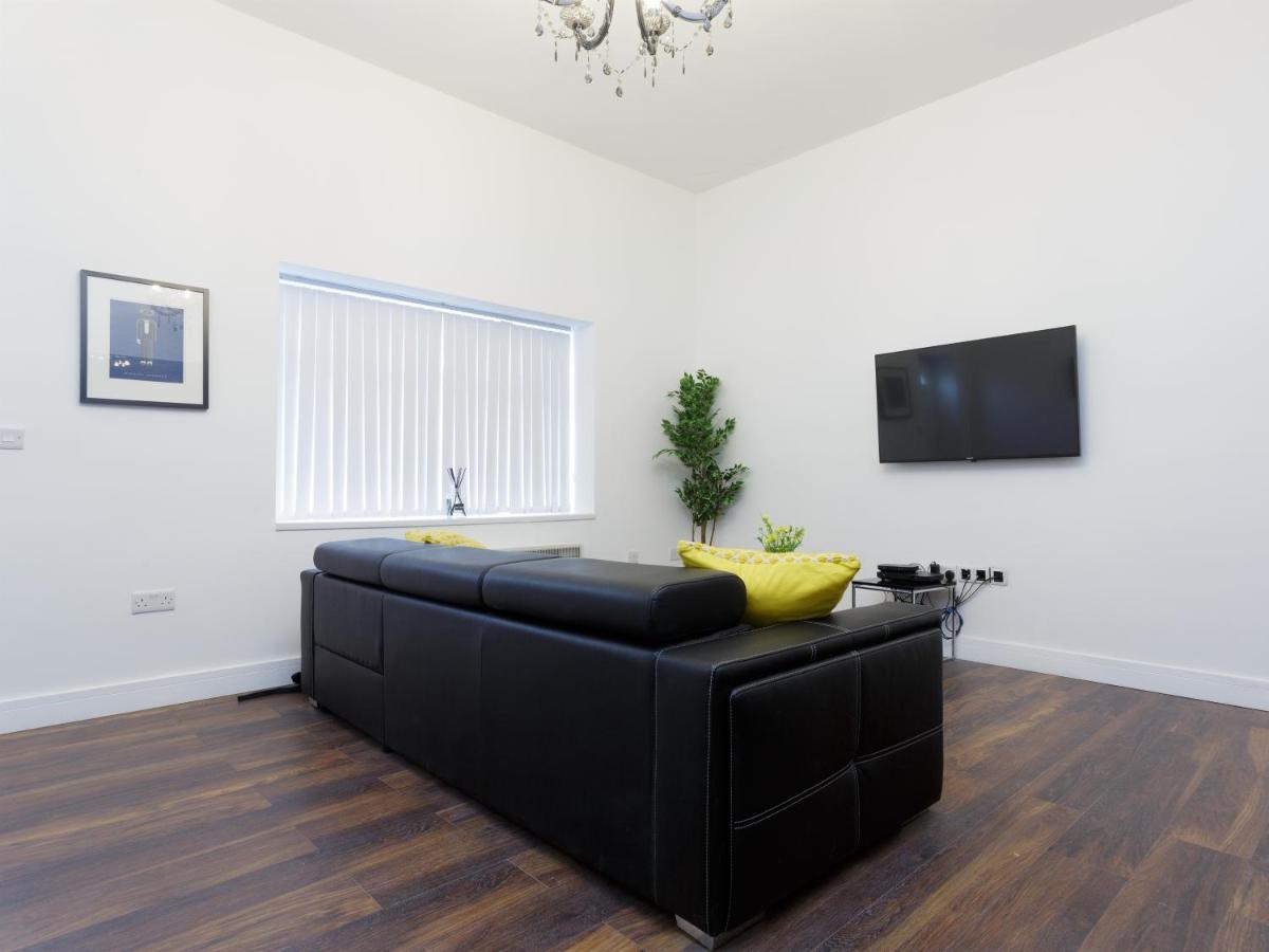 Live In Leeds Greenhill Bungalows ภายนอก รูปภาพ