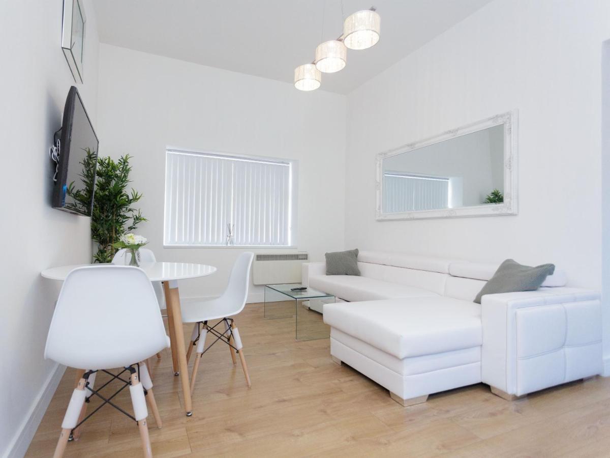 Live In Leeds Greenhill Bungalows ภายนอก รูปภาพ