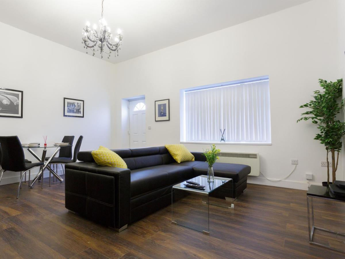 Live In Leeds Greenhill Bungalows ภายนอก รูปภาพ