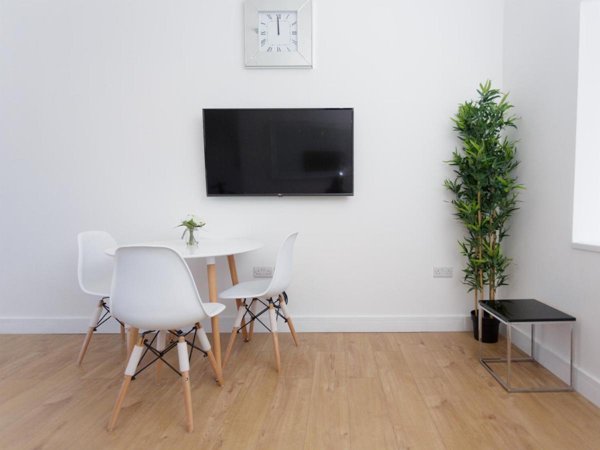 Live In Leeds Greenhill Bungalows ภายนอก รูปภาพ