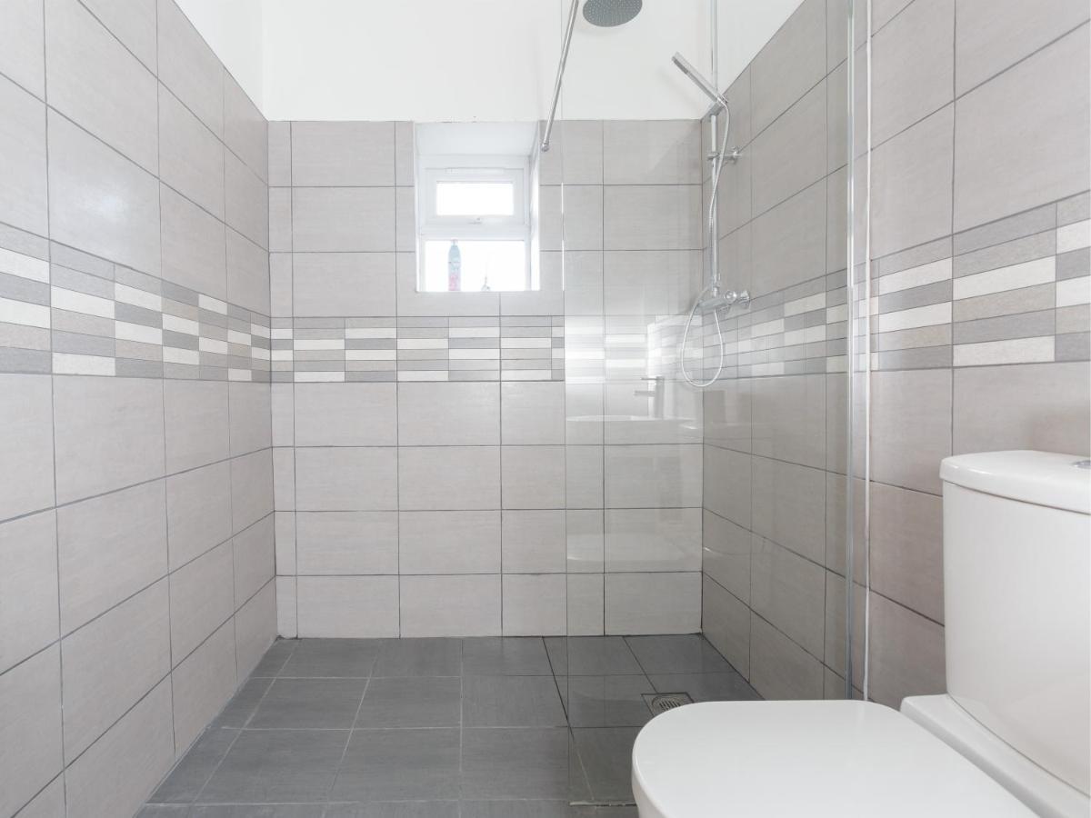 Live In Leeds Greenhill Bungalows ภายนอก รูปภาพ