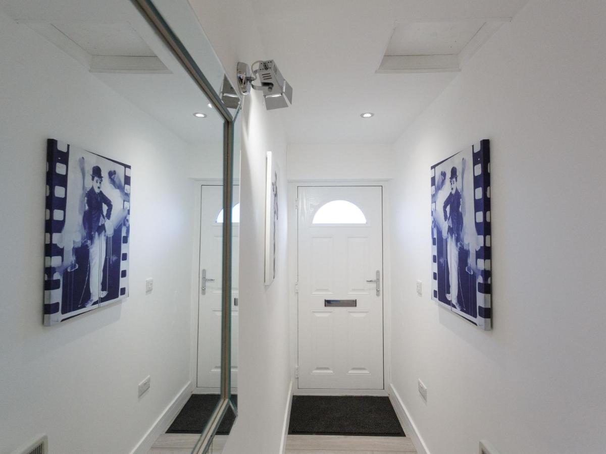 Live In Leeds Greenhill Bungalows ภายนอก รูปภาพ