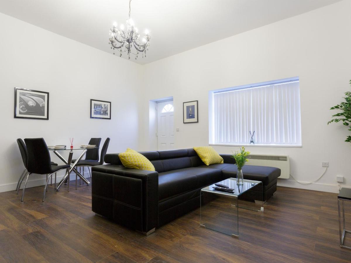 Live In Leeds Greenhill Bungalows ภายนอก รูปภาพ