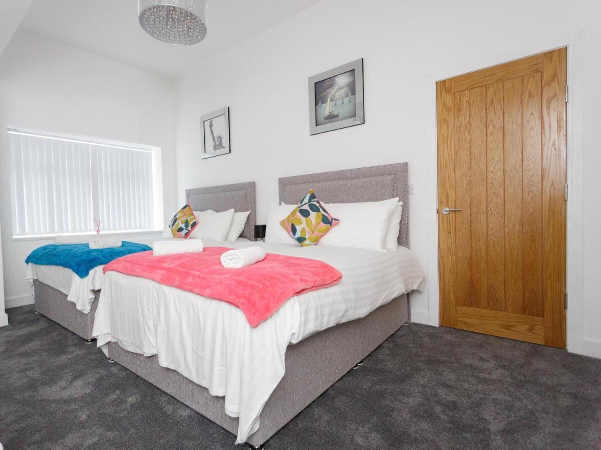Live In Leeds Greenhill Bungalows ภายนอก รูปภาพ