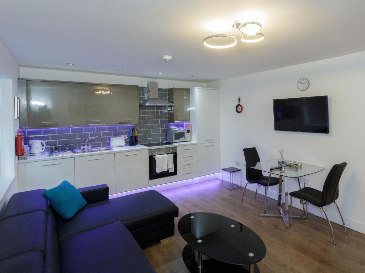Live In Leeds Greenhill Bungalows ภายนอก รูปภาพ